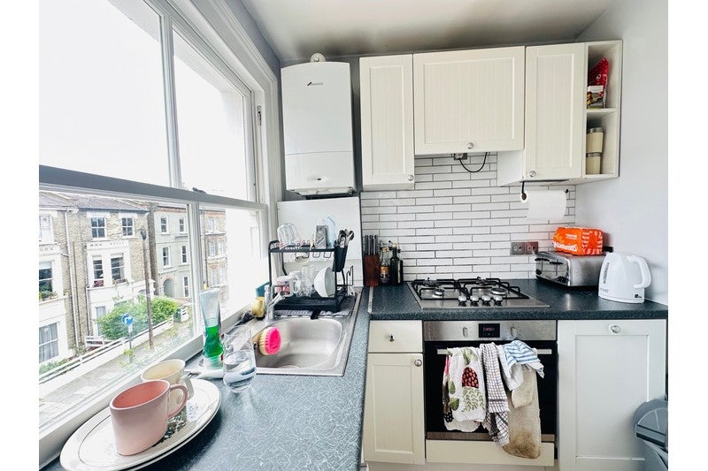 Flat Coverdale Road in Greater London