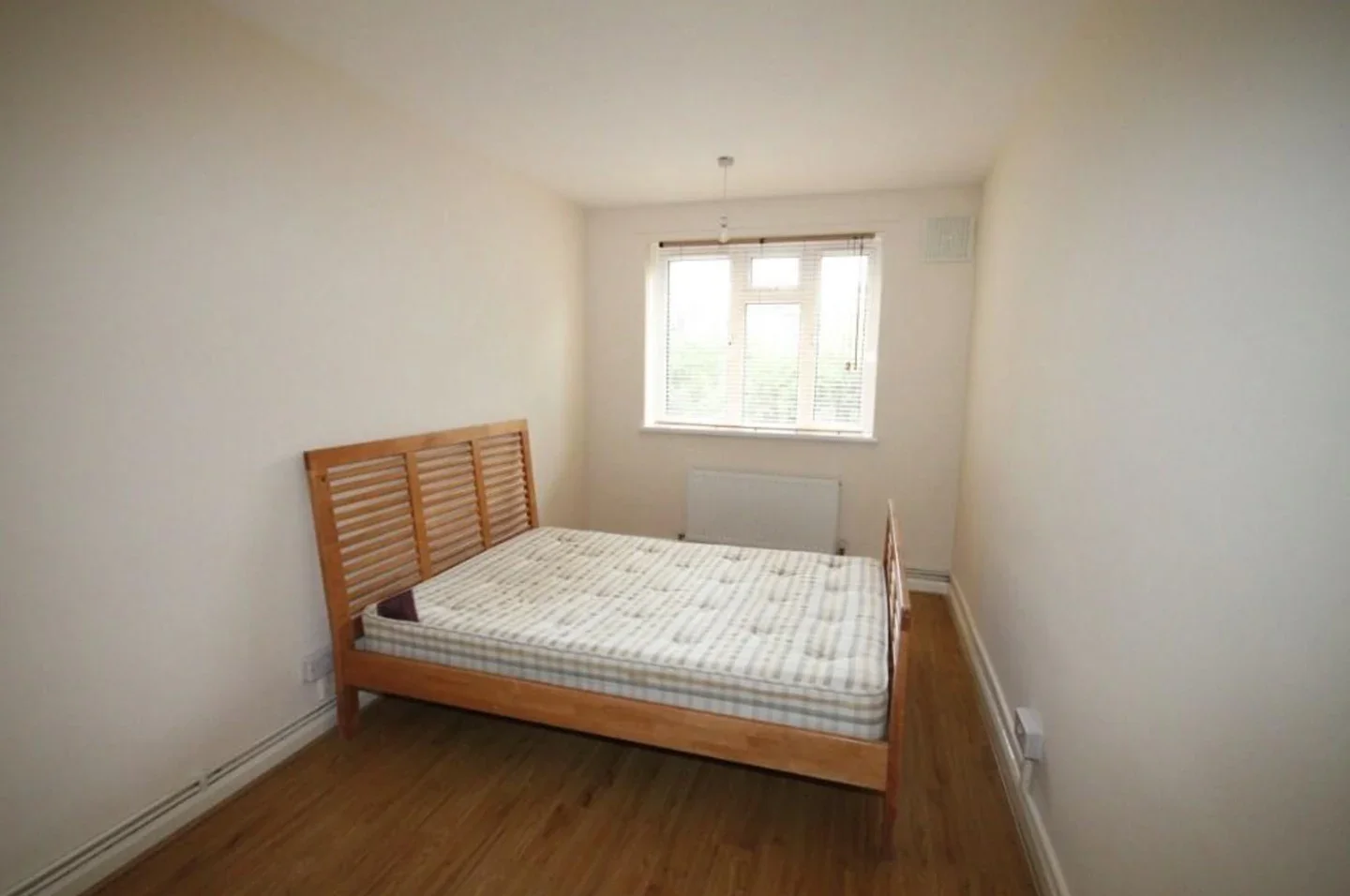 Flat Brighton Terrace in Greater London