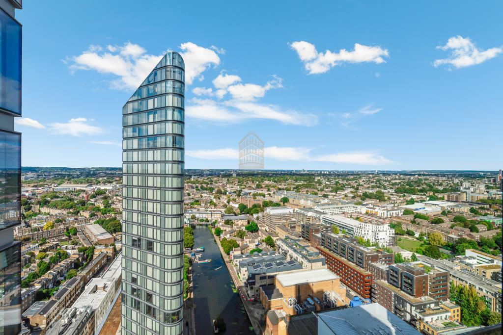 Flat City Road in Greater London