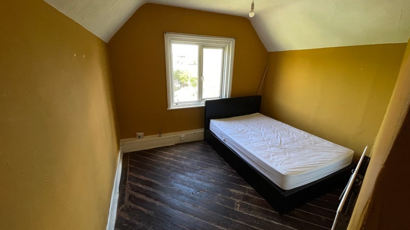 Room Derby Road in Bournemouth