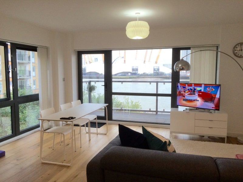 Room Jamestown Way in Greater London