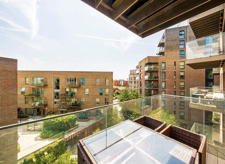 Flat Victory Place in Greater London