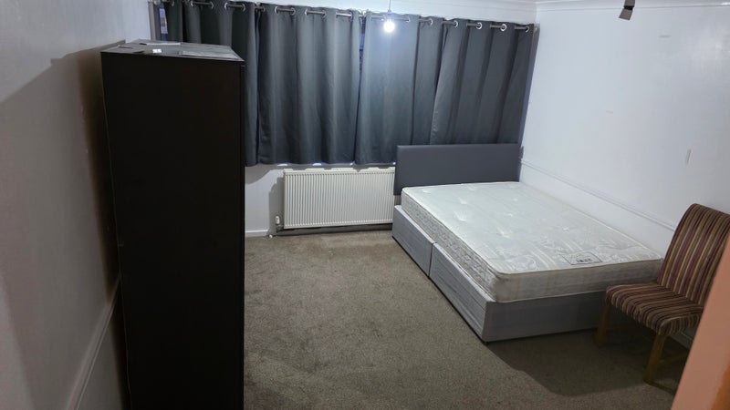 Room Illingworth Close in Greater London