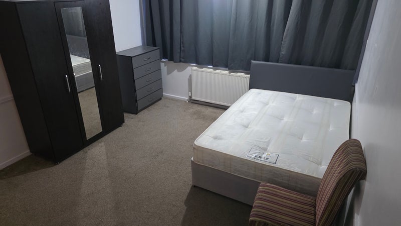 Room Illingworth Close in Greater London