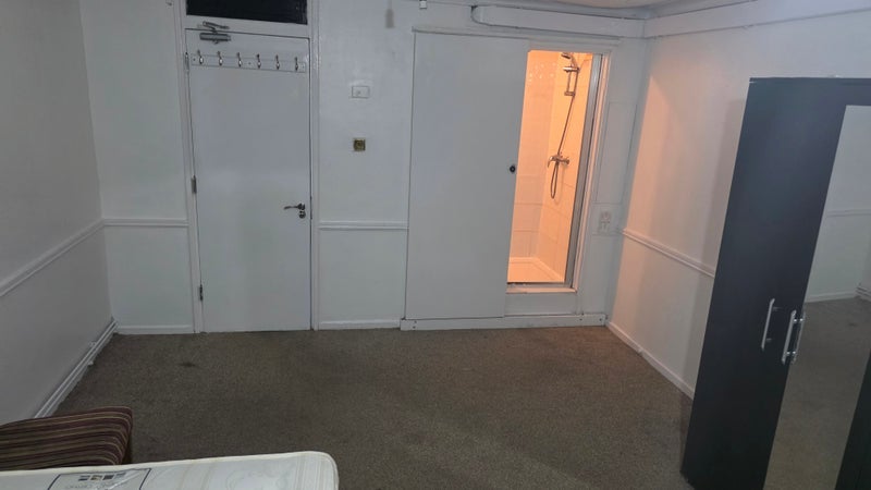 Room Illingworth Close in Greater London