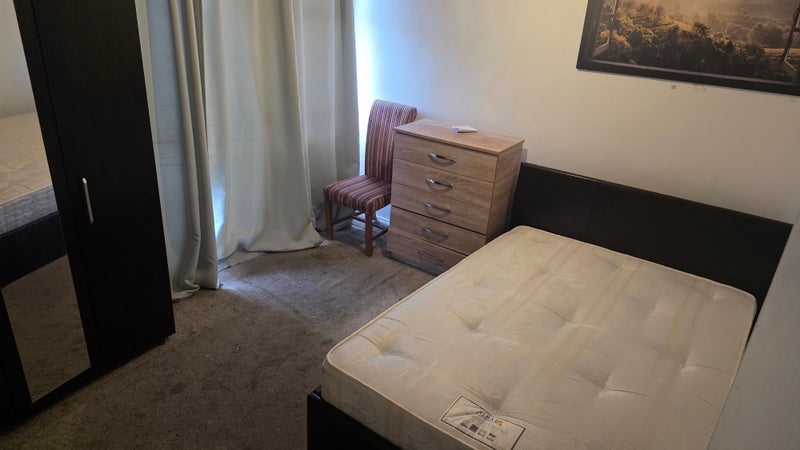 Room Illingworth Close in Greater London