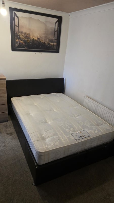 Room Illingworth Close in Greater London