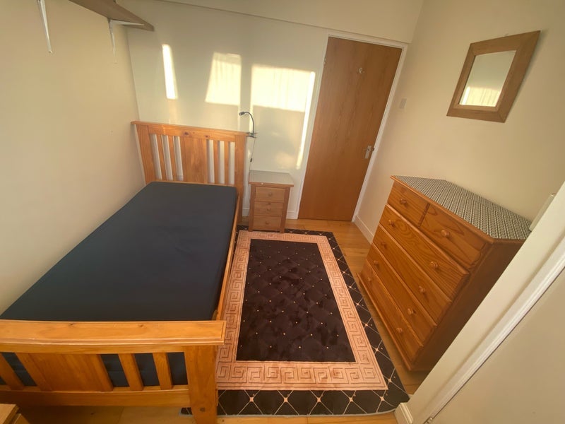 Room Horndean Close in Greater London