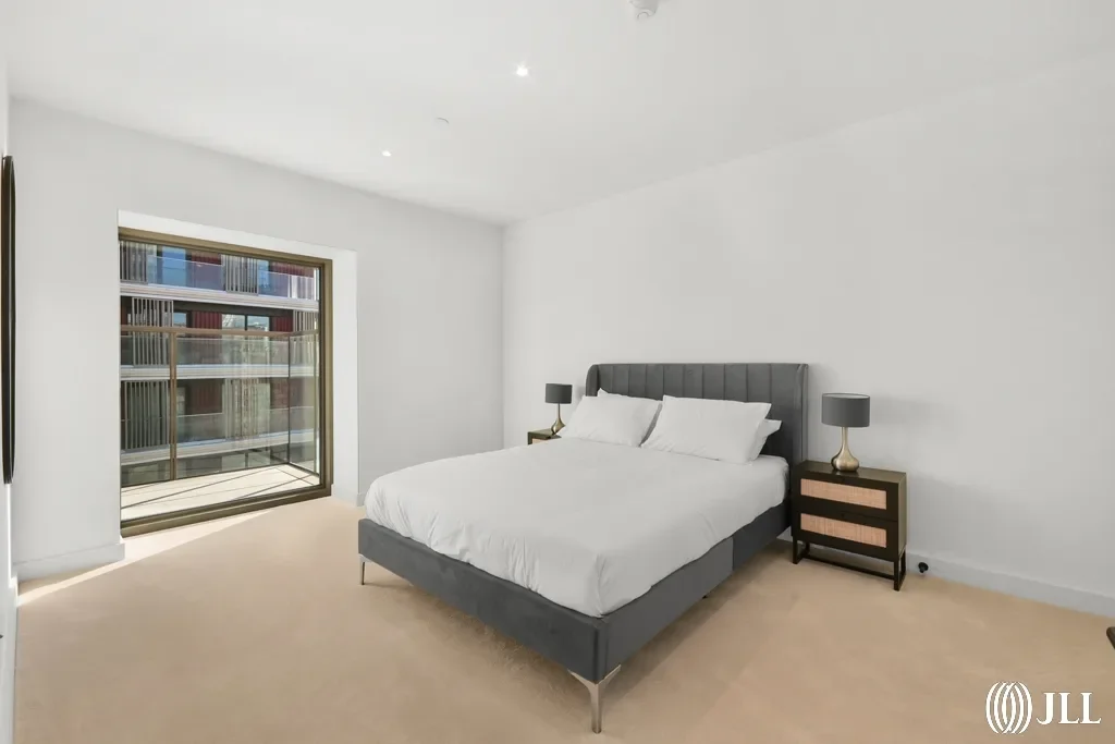 Flat Royal Crest Avenue in Greater London