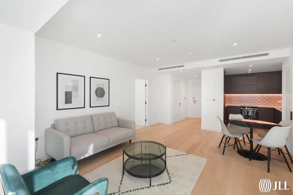 Flat Royal Crest Avenue in Greater London