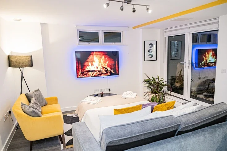 Flat Blackwall Lane in Greater London