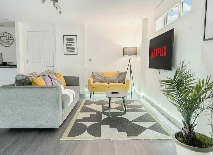 Flat Blackwall Lane in Greater London