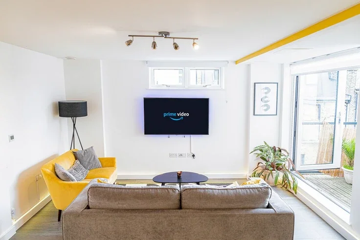 Flat Blackwall Lane in Greater London
