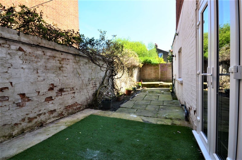 Room Ormiston Grove in Greater London