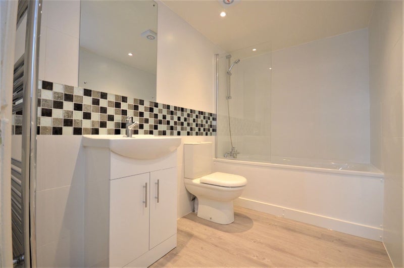 Room Ormiston Grove in Greater London