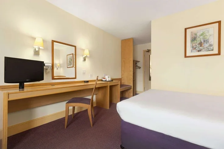 Room Clacket Lane Service Area in Tandridge