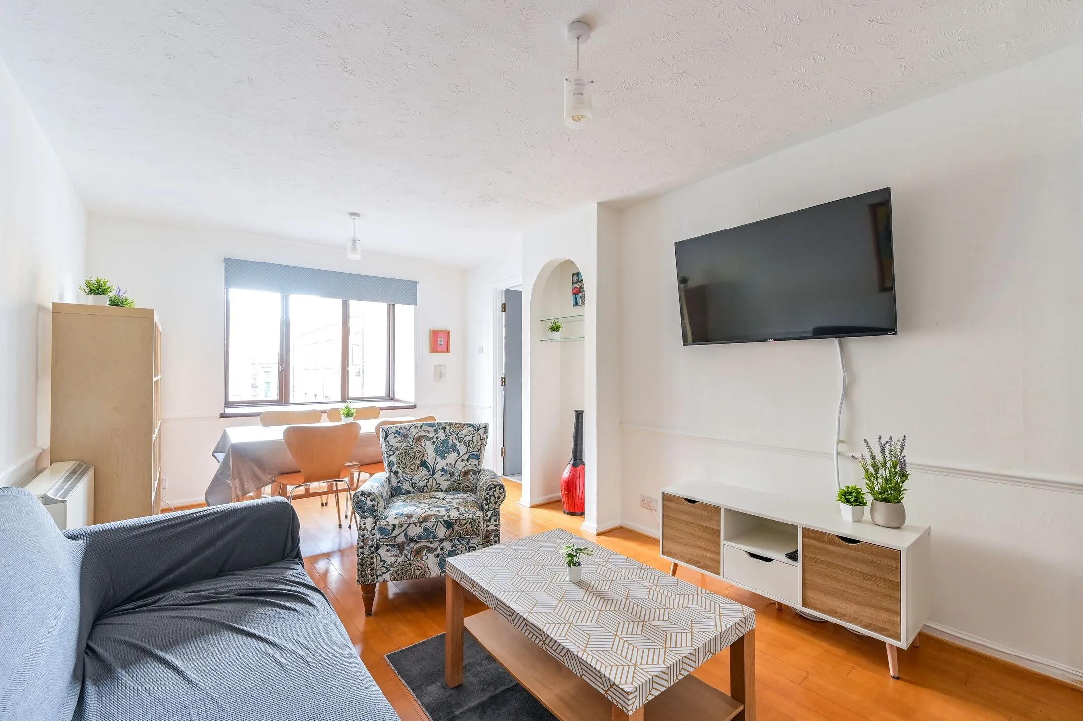 Flat Westferry Road in Greater London