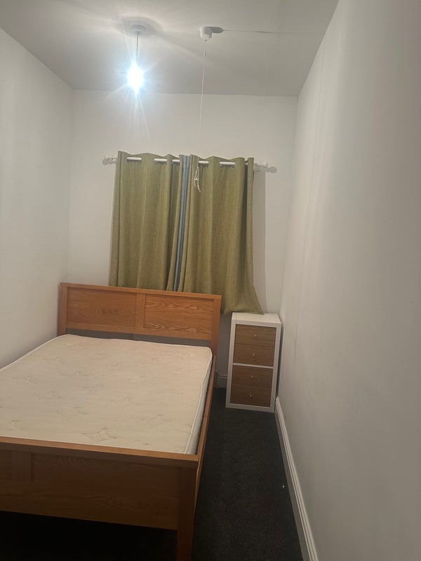 Room Dearne Road in Barnsley