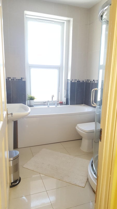 Room Lambley Road in Bristol