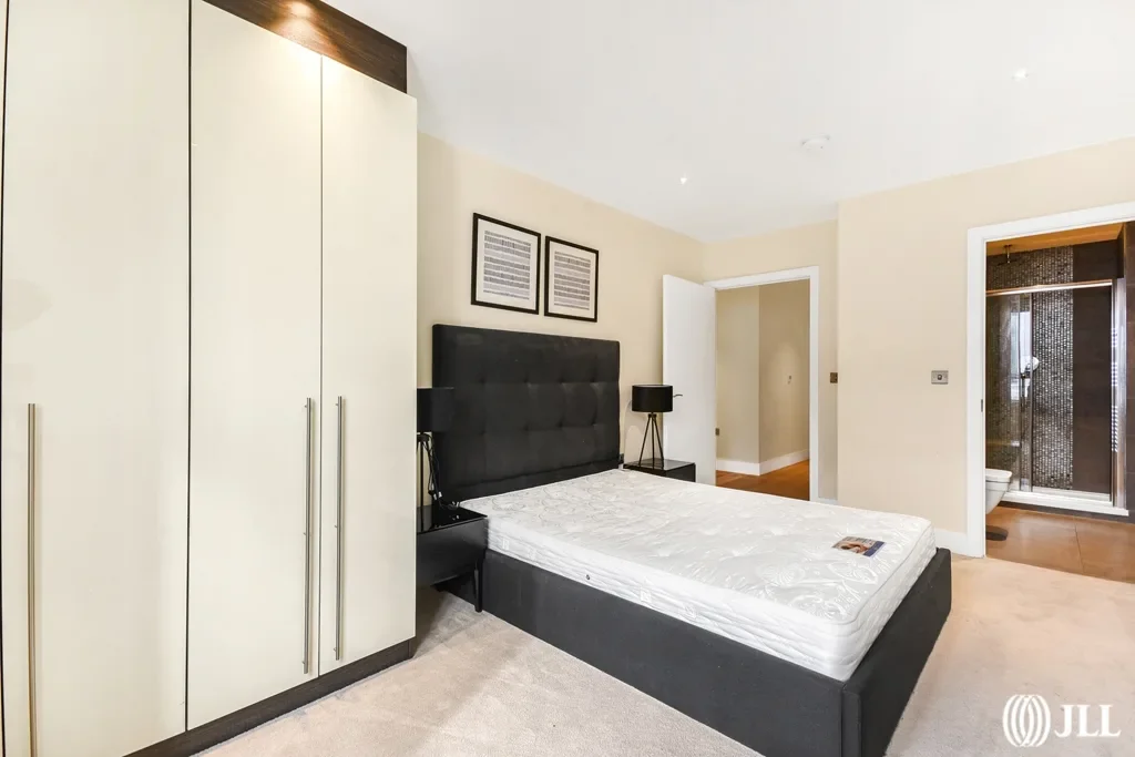 Flat Lockington Road in Greater London