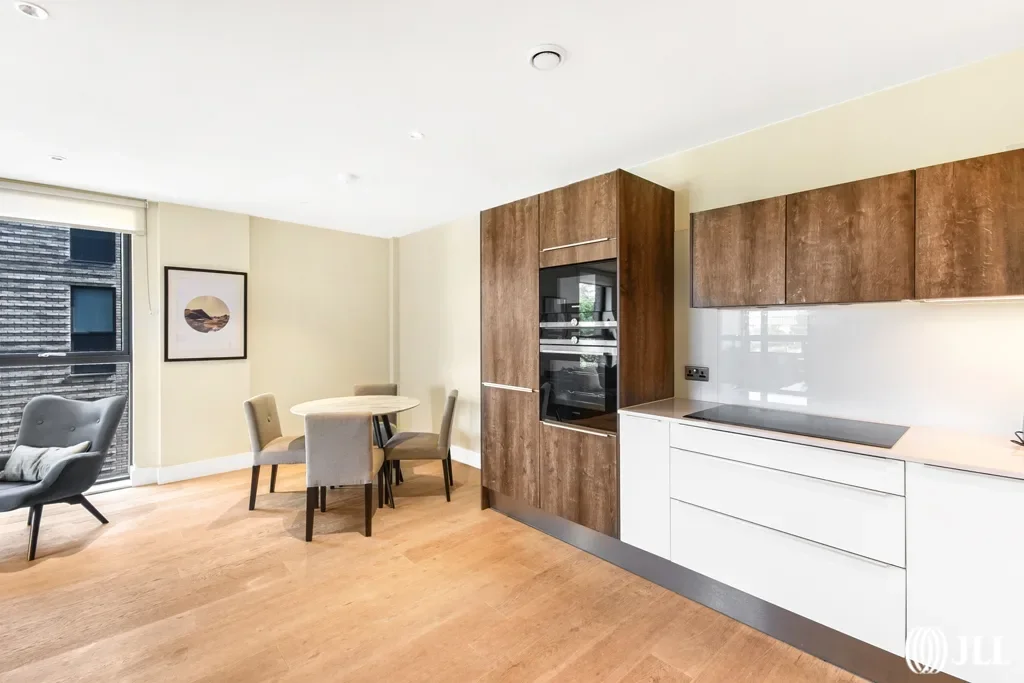 Flat Lockington Road in Greater London