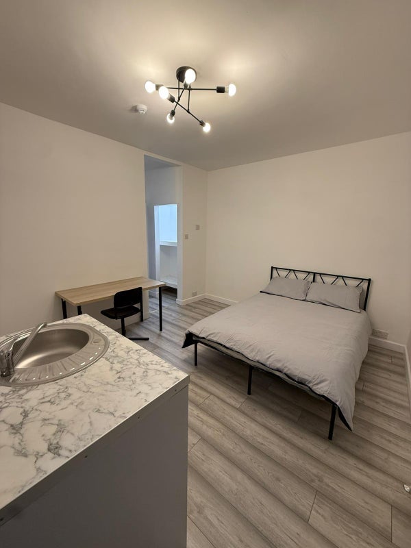 Flat Berkeley Court in Nottingham