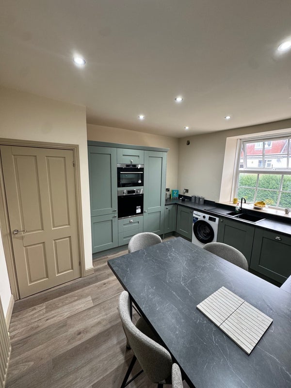 Room Mill Pond Square in Leeds