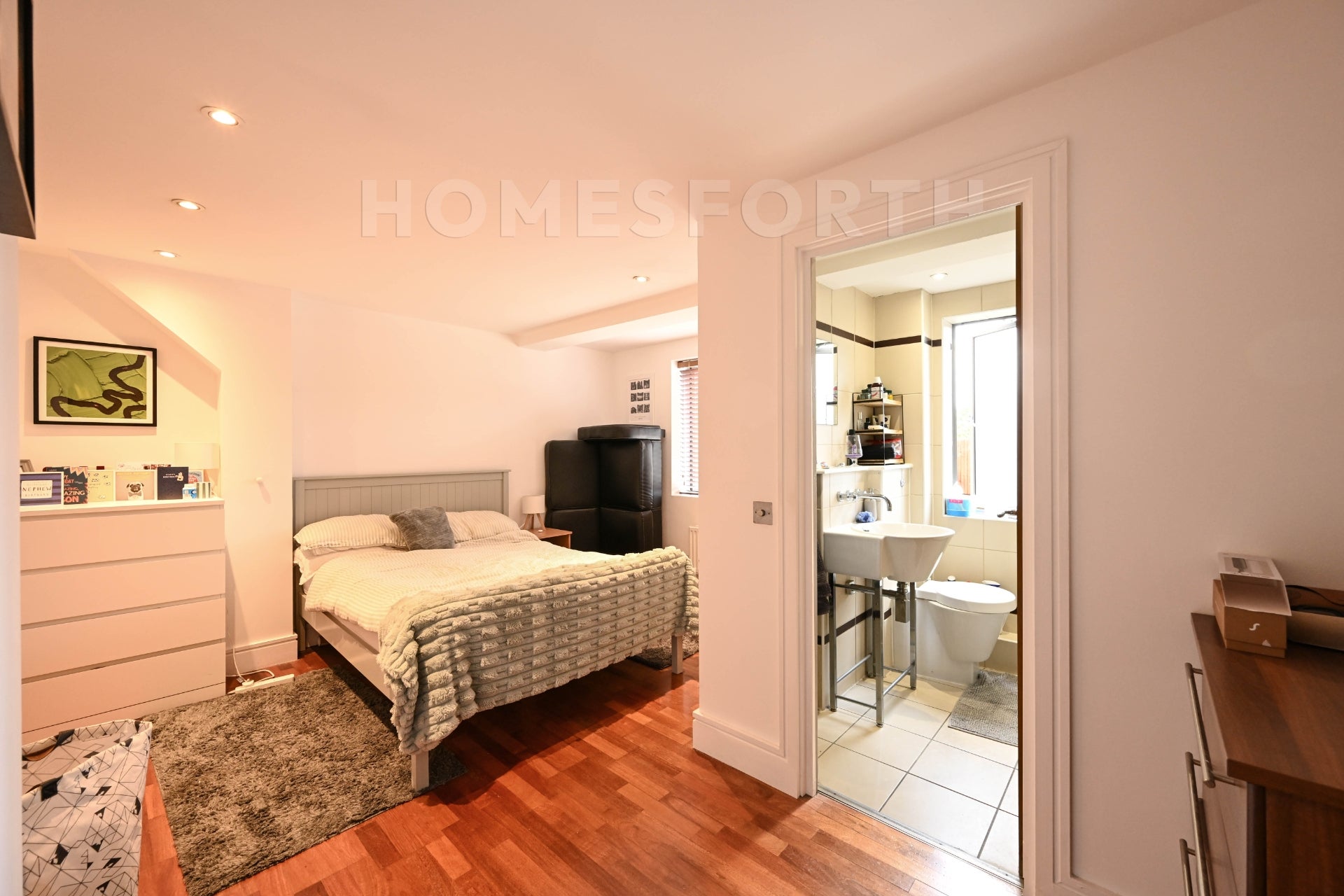 Flat Okehampton Road in Greater London