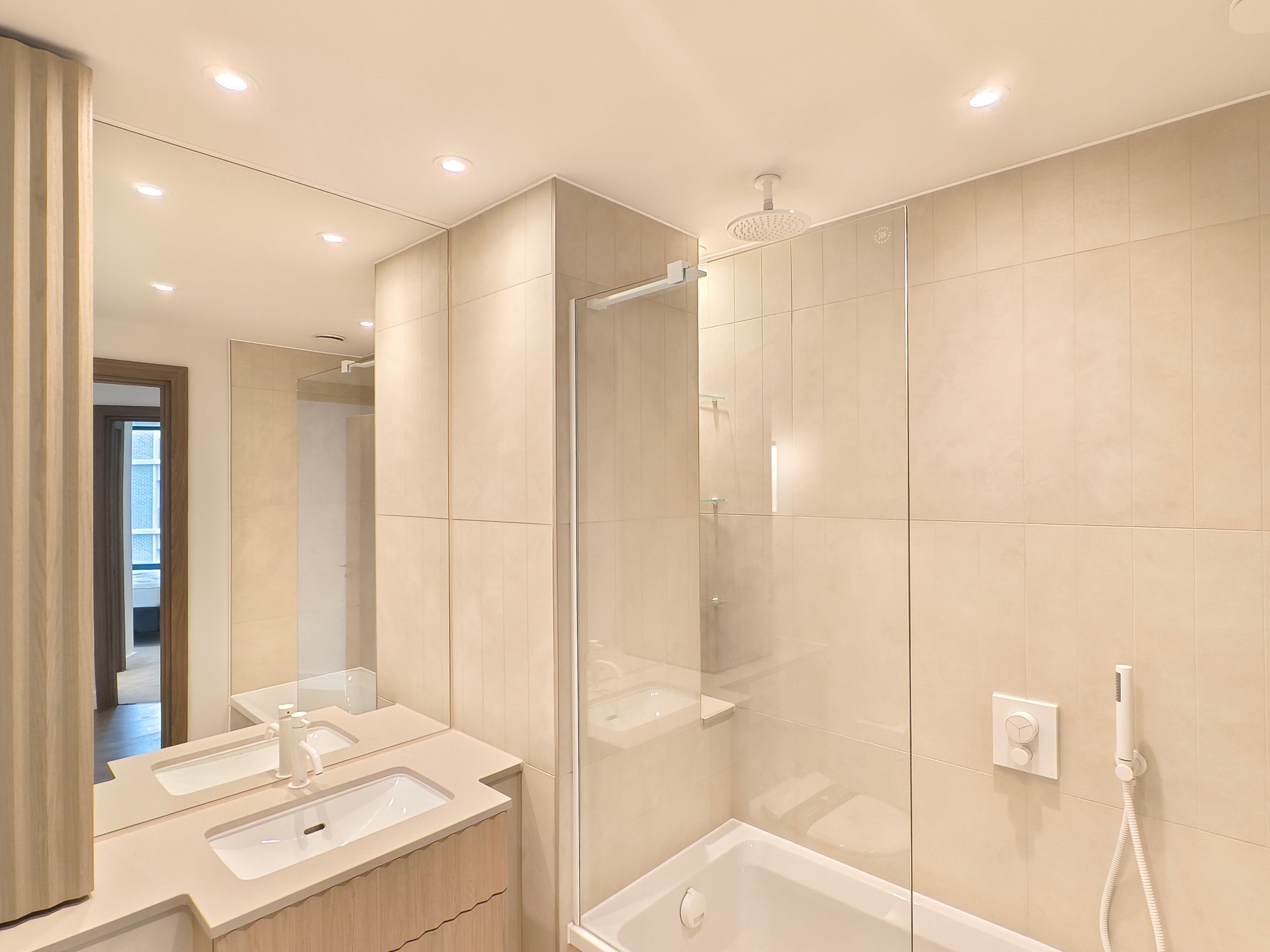 Flat Malthouse Road in Greater London