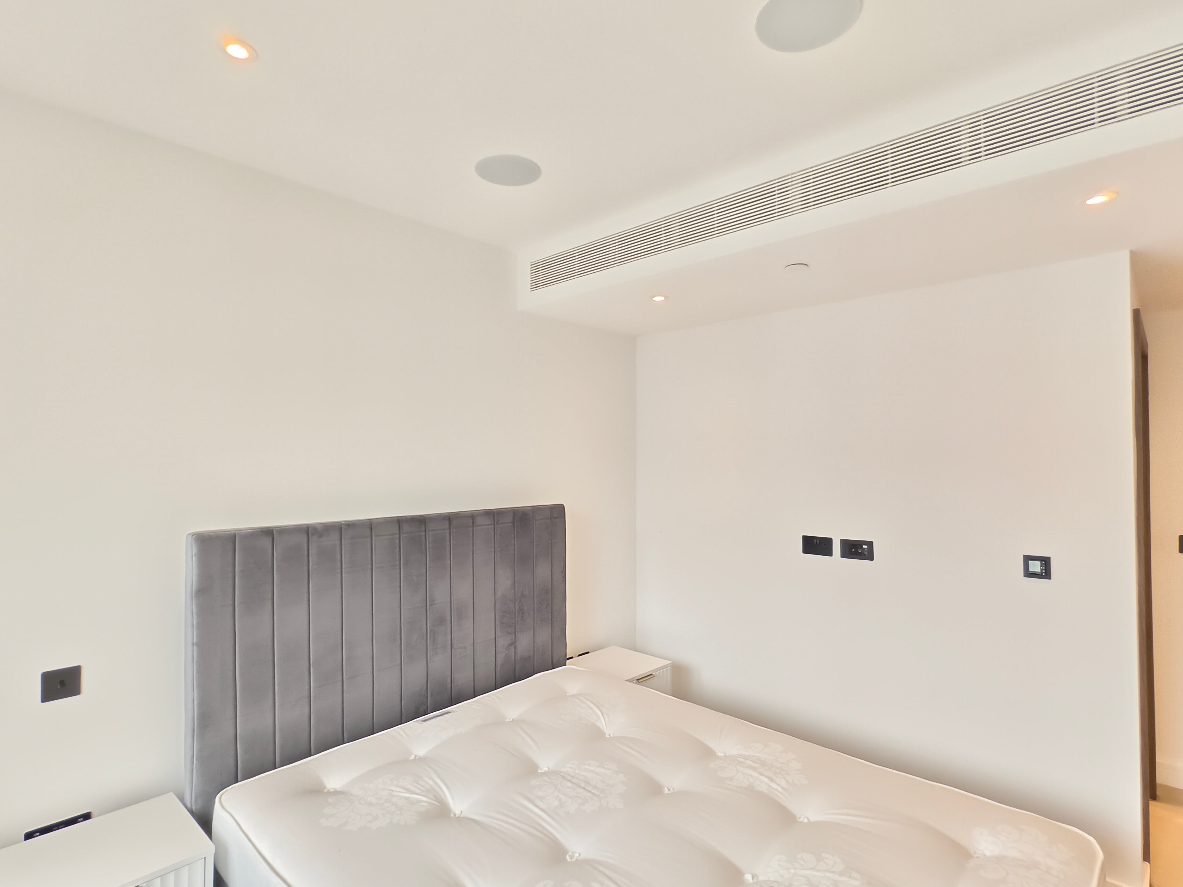 Flat Malthouse Road in Greater London