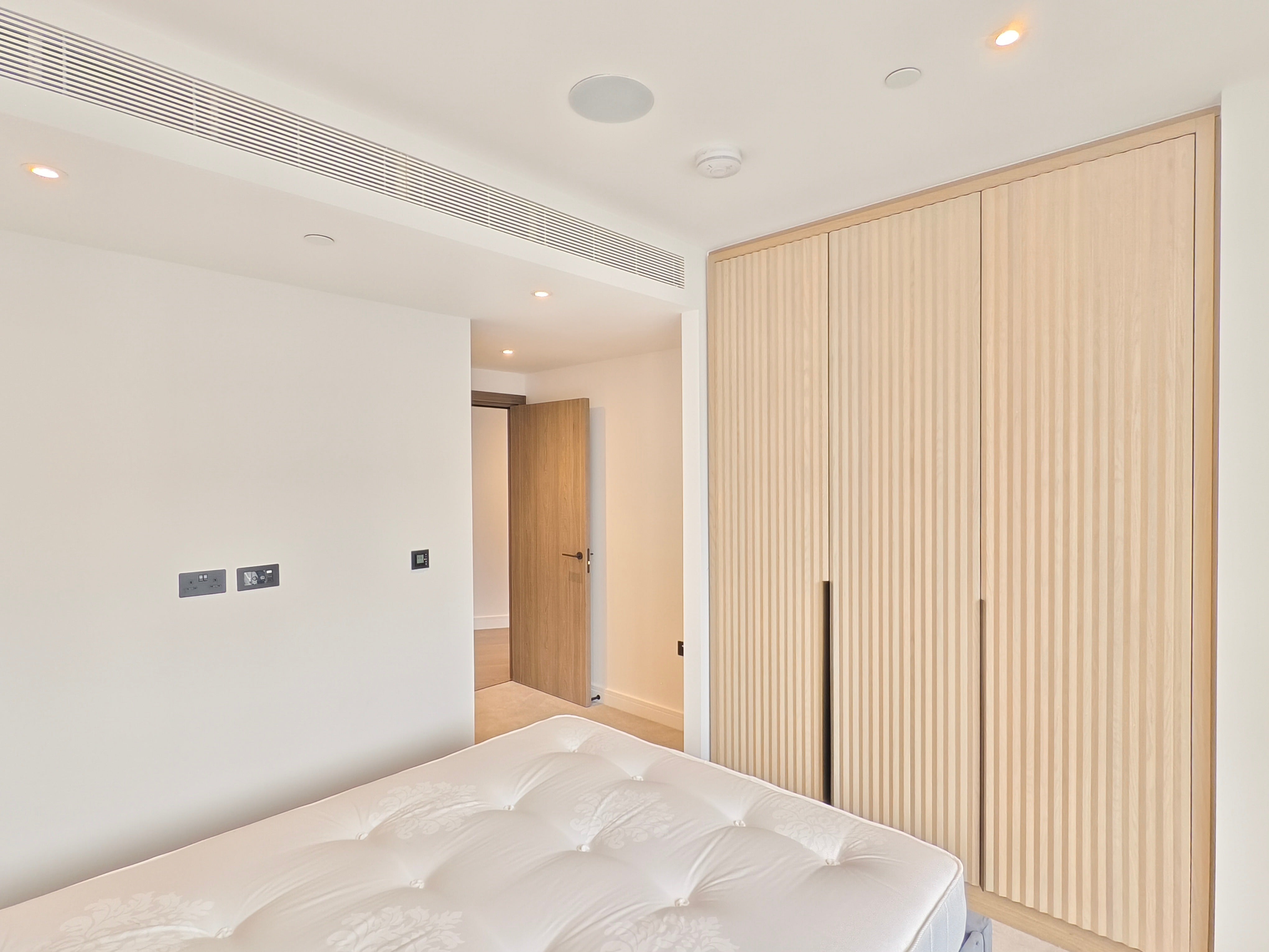 Flat Malthouse Road in Greater London