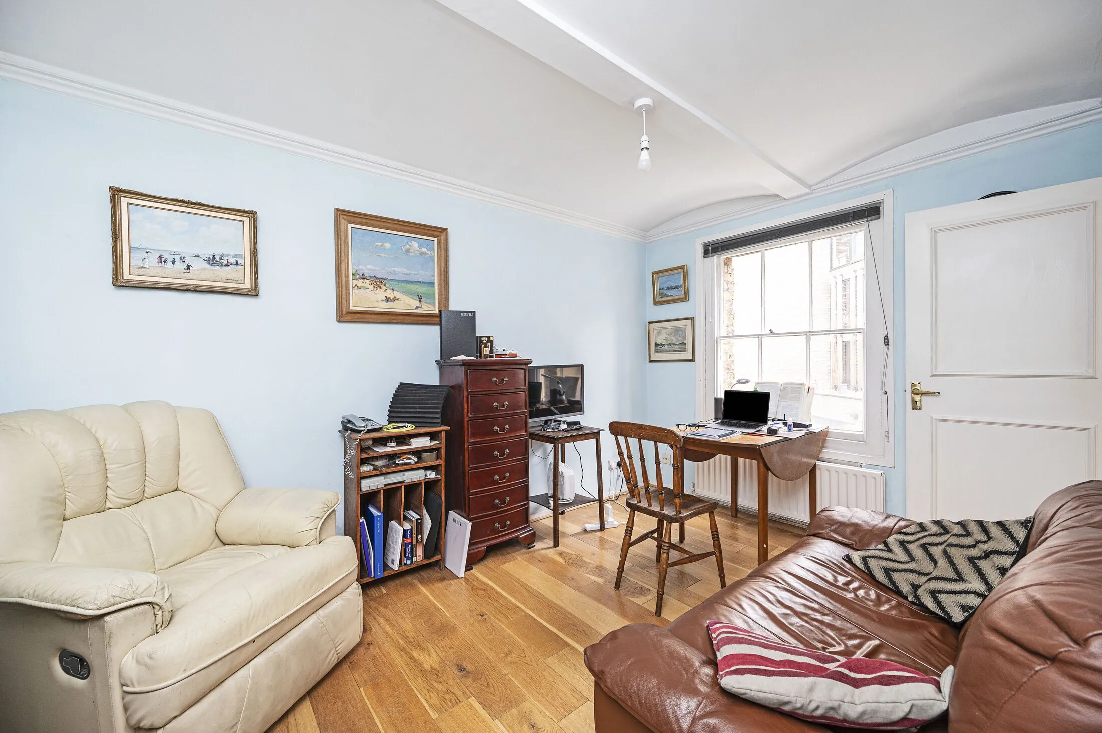 Flat Folgate Street in Greater London