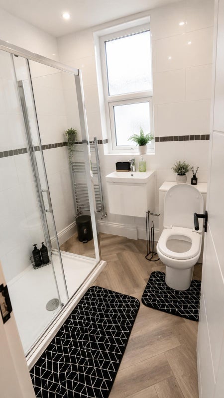 Room Downing Road in Bootle