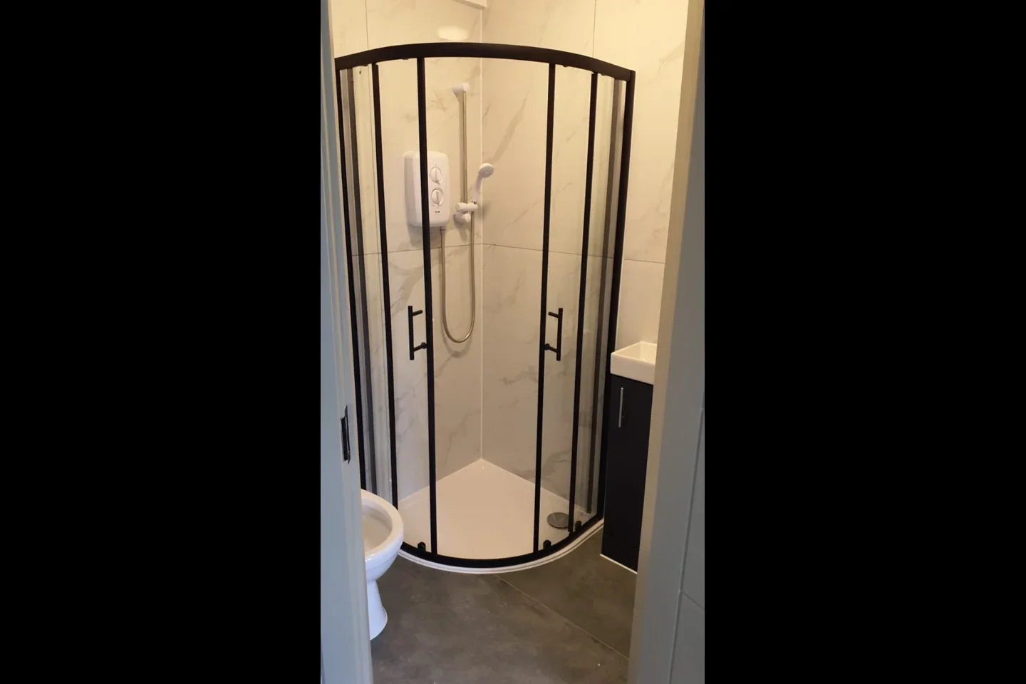 Room Longfellow Road in Greater London