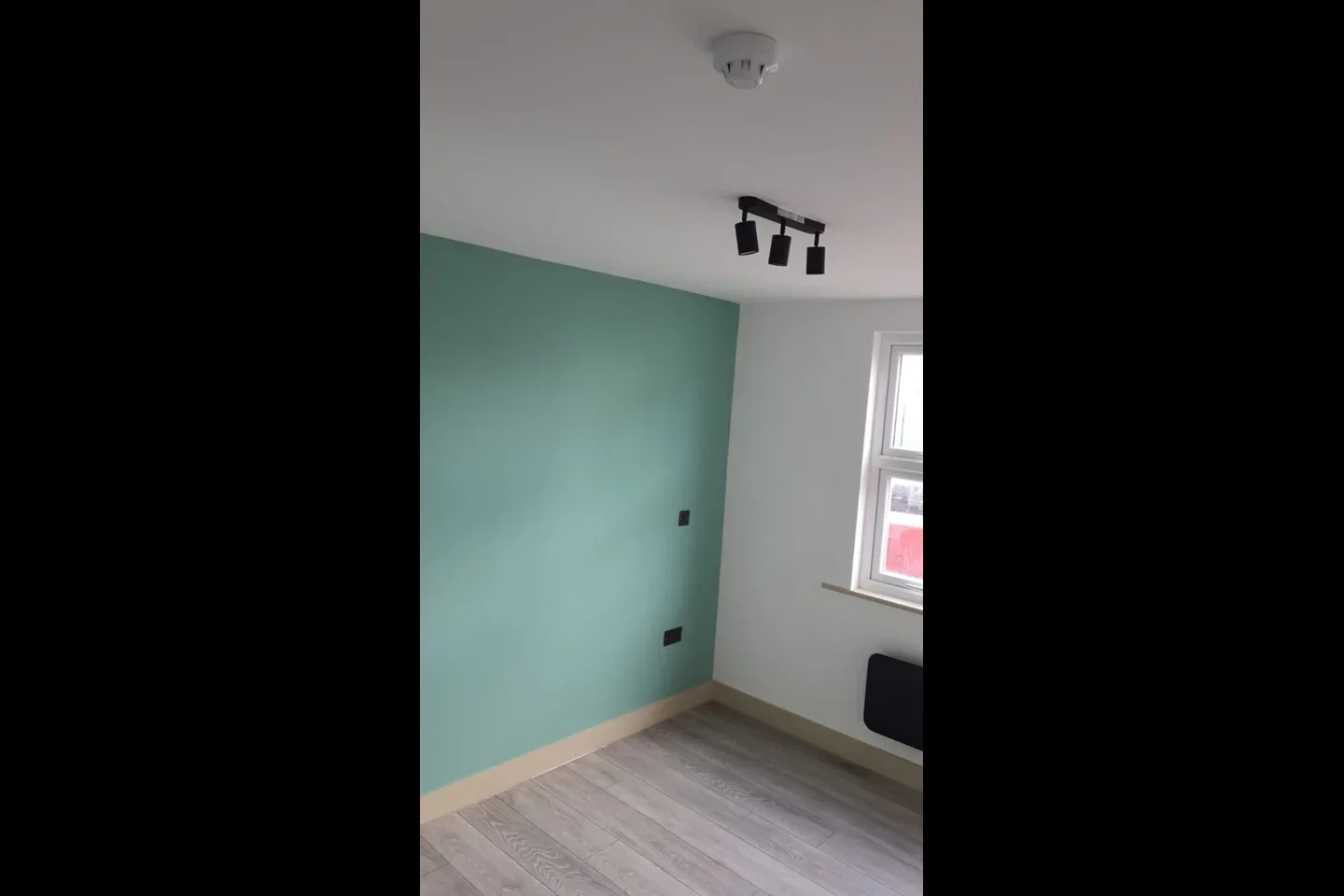 Room Longfellow Road in Greater London