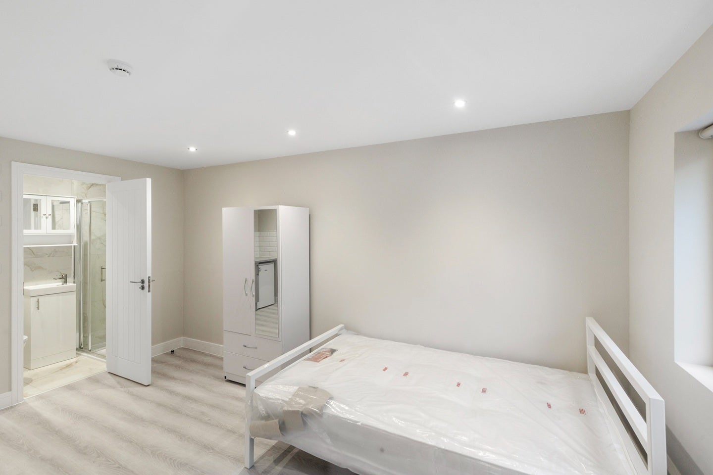 Flat Bexley Road in Greater London