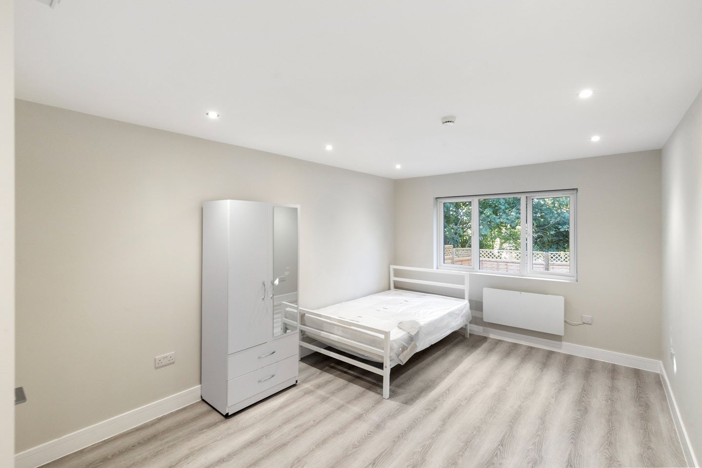 Flat Bexley Road in Greater London