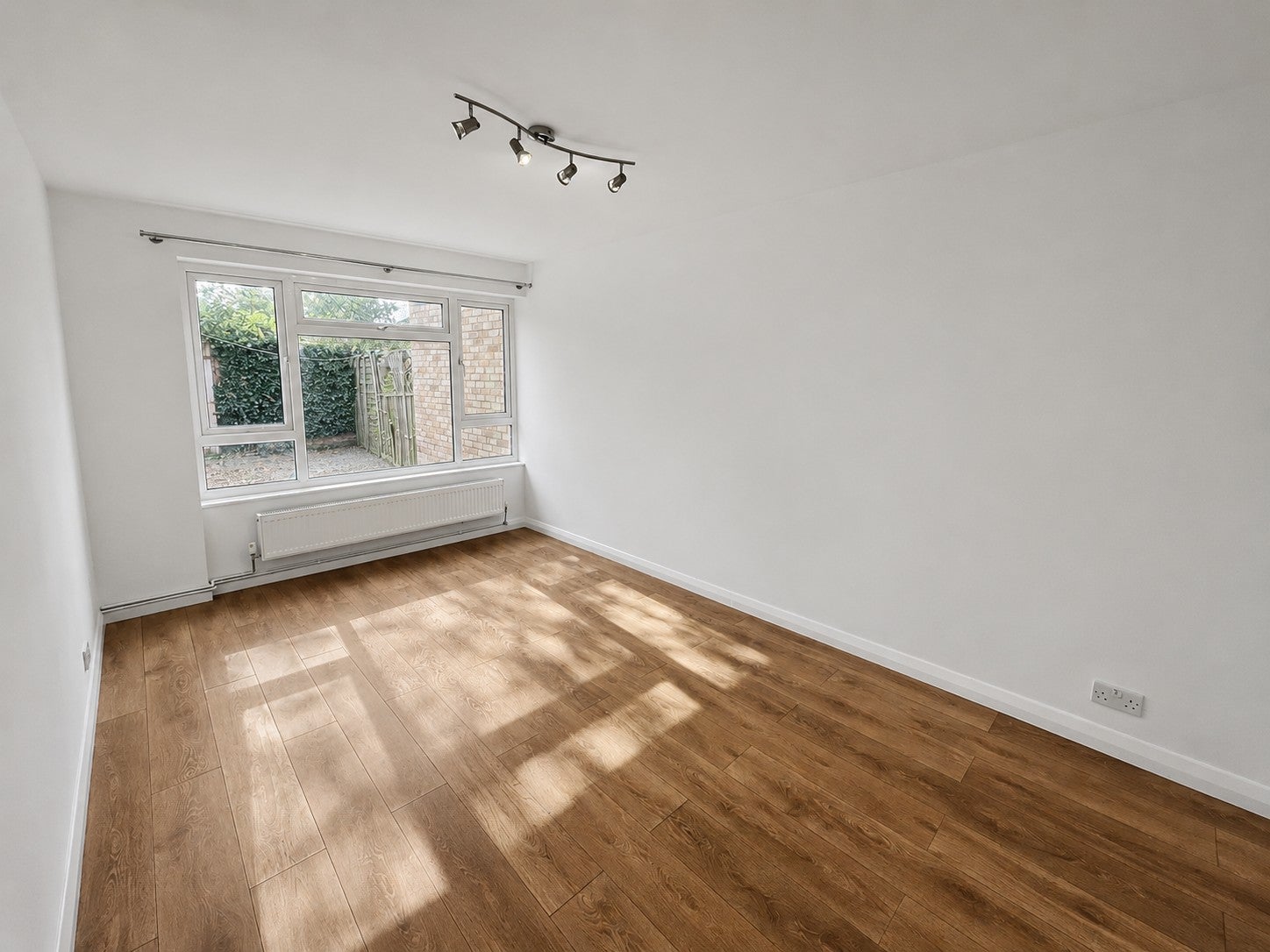 Flat Marescroft Road in Slough