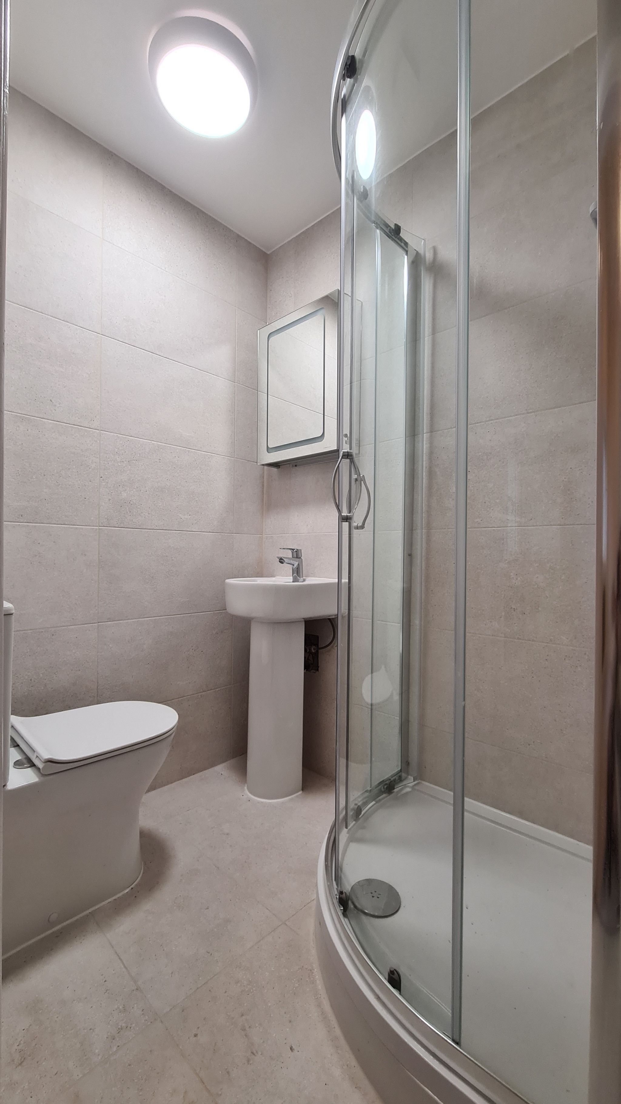 Flat Chichele Road in Greater London