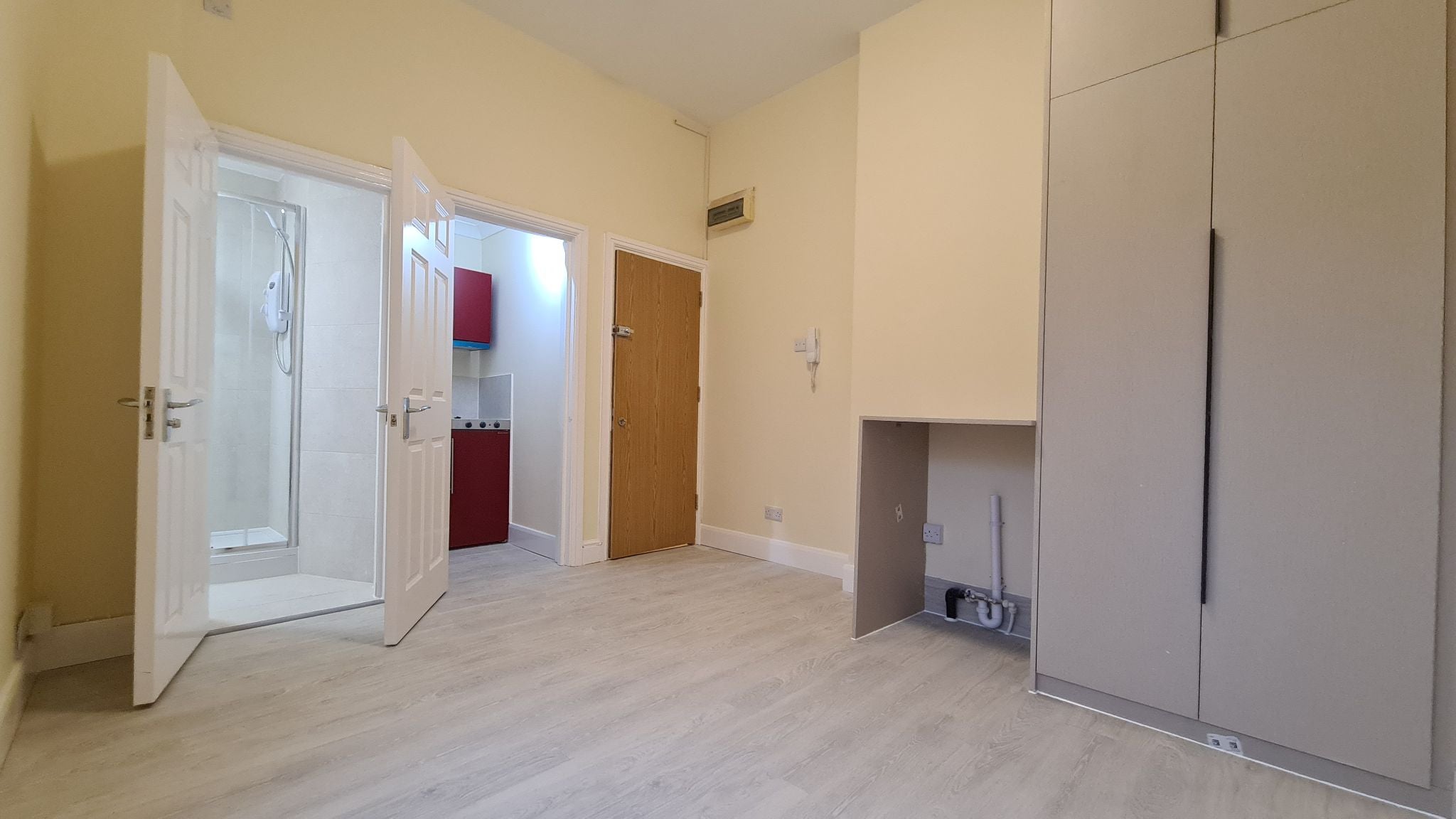 Flat Chichele Road in Greater London