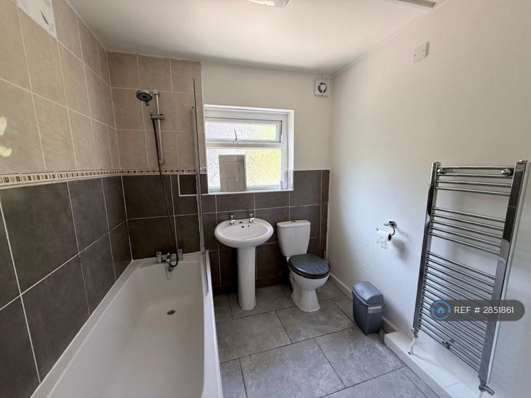 Room Oxford Street in Swansea
