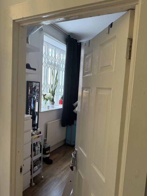 Room Hackney Road in Greater London