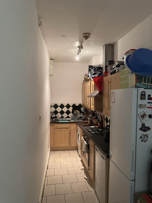 Room Hackney Road in Greater London