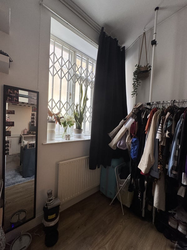 Room Hackney Road in Greater London
