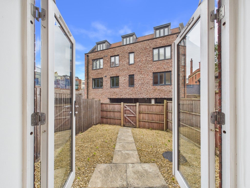 Flat Rectory Road in Bristol