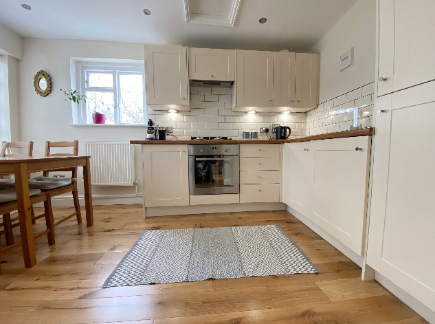 Flat Kelsey Lane in Greater London
