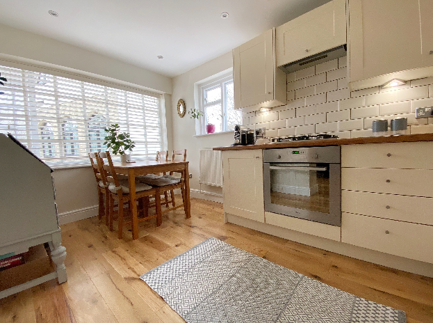 Flat Kelsey Lane in Greater London