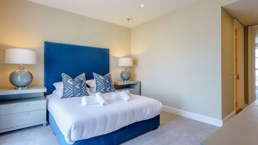 Flat Westferry Circus in Greater London