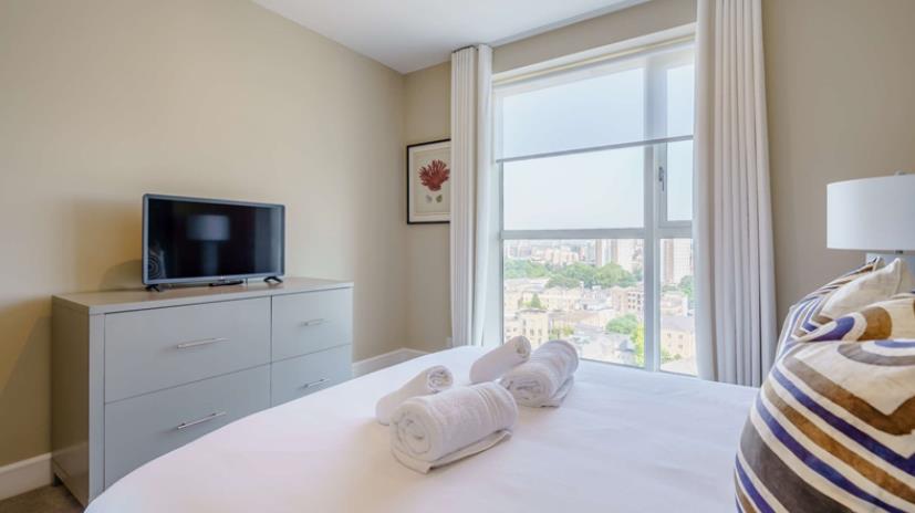 Flat Westferry Circus in Greater London