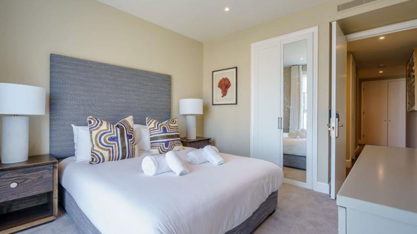 Flat Westferry Circus in Greater London